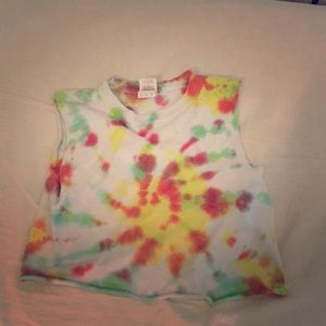 Sleeves are cut out, tie tide, crop top